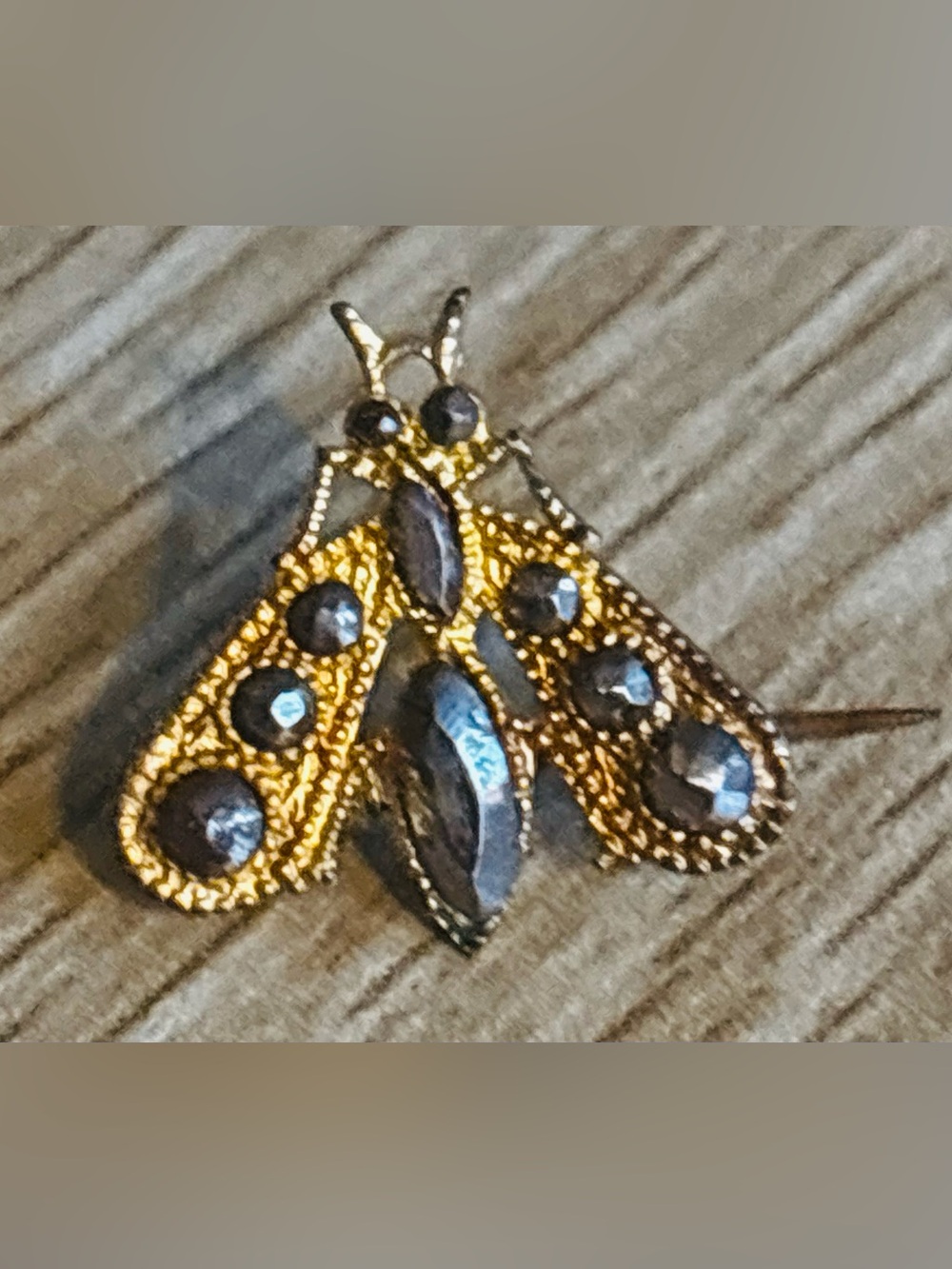 Gold Filagree Vintage Brooch with Onyx Gemstones